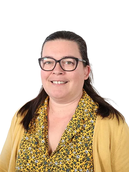 Tracey Prewett removebg preview